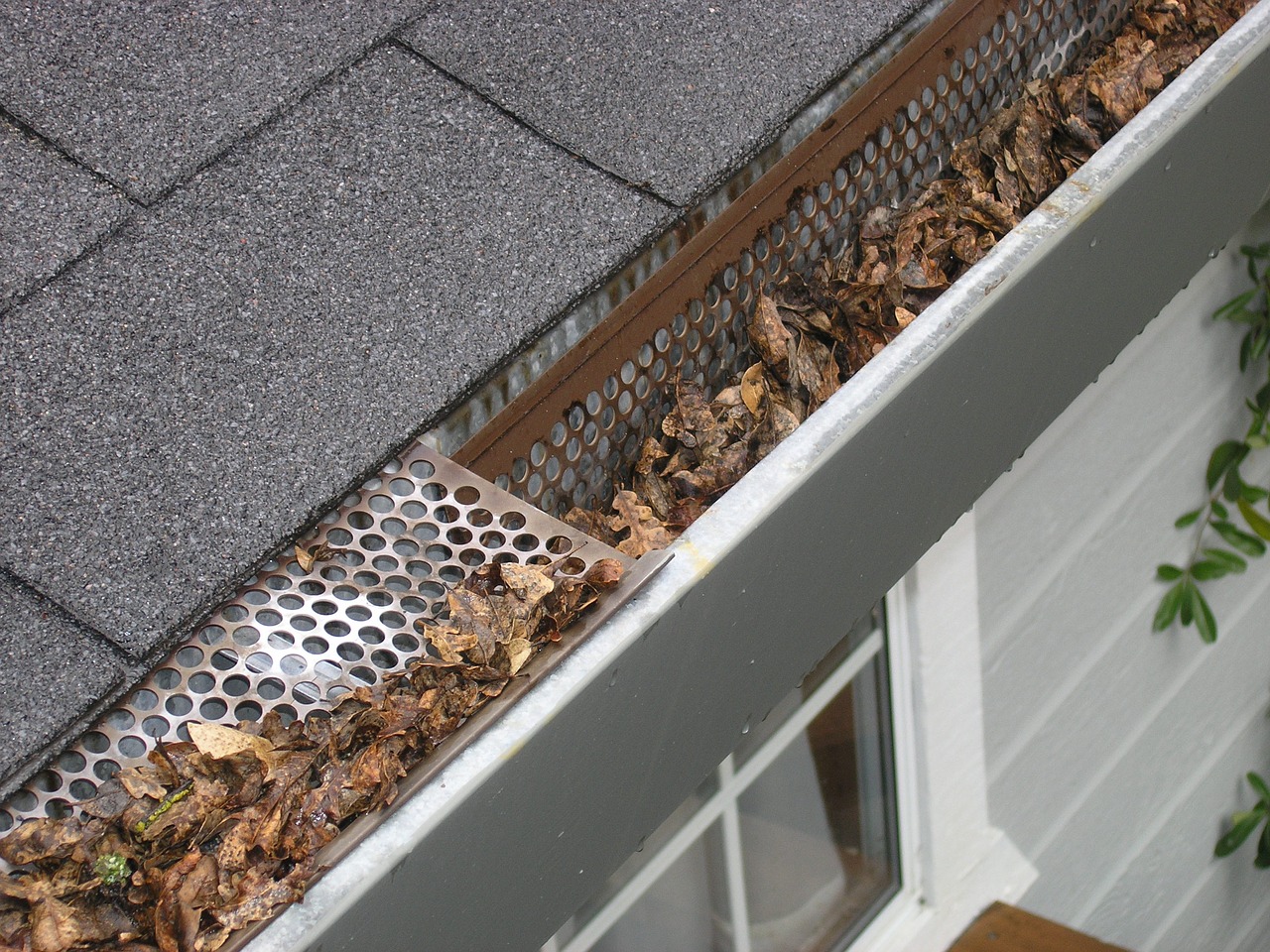 gutter cleaning services hillassistance landscaping llc